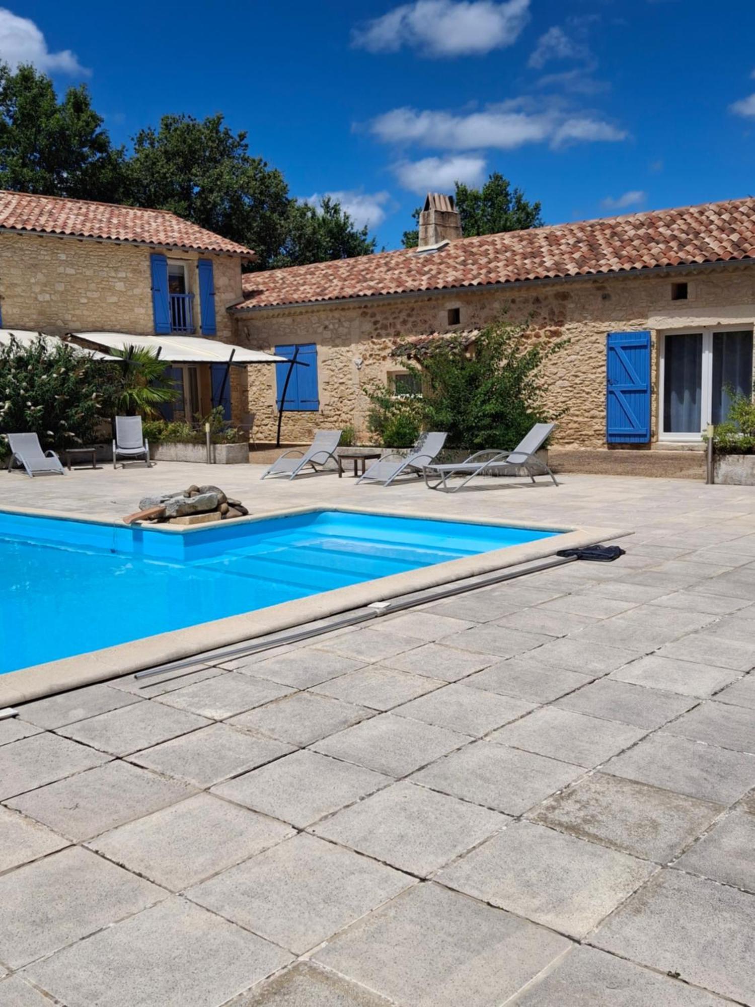 Aux Blanches Pierres Apartment Fumel Bagian luar foto