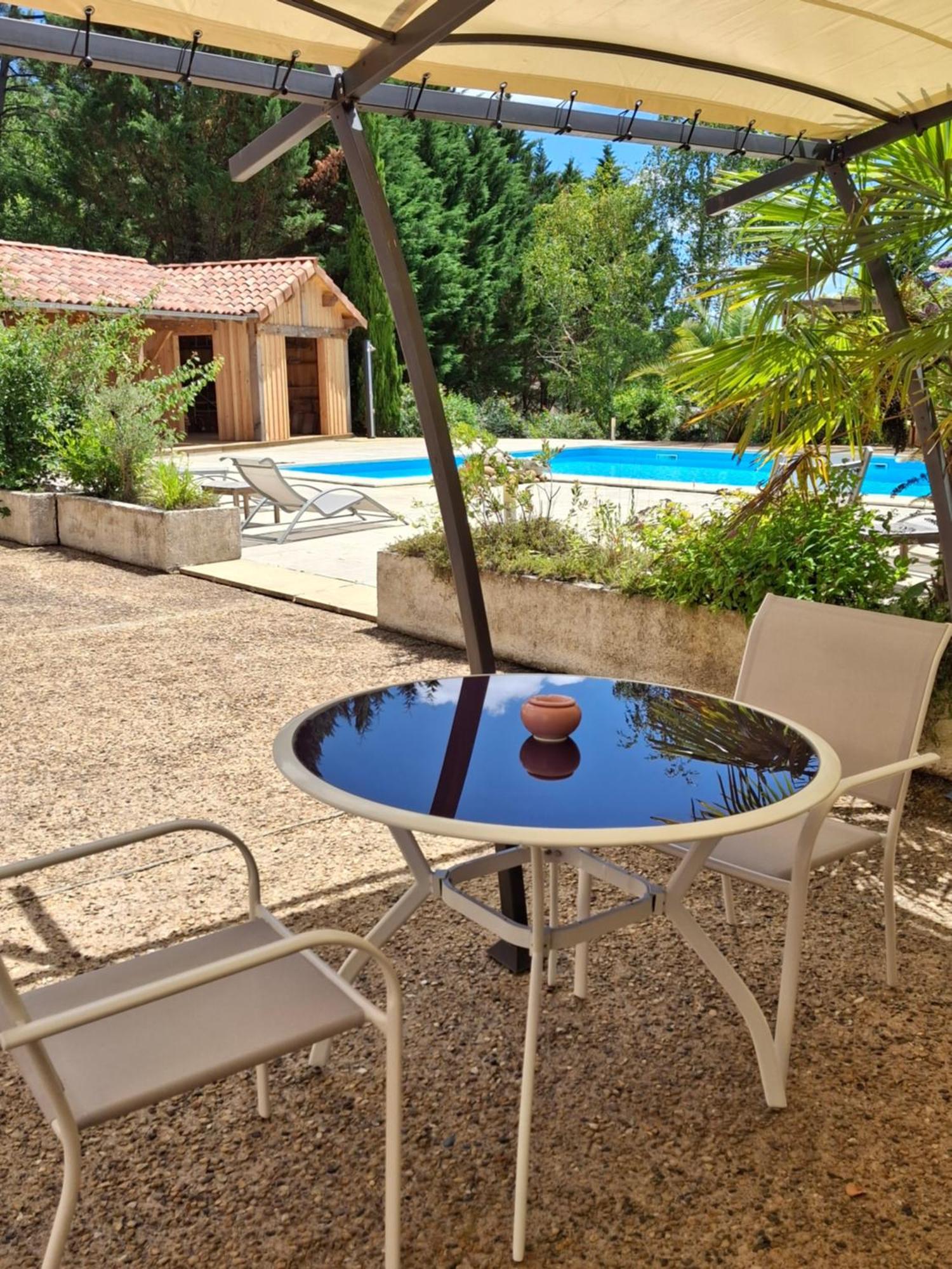 Aux Blanches Pierres Apartment Fumel Bagian luar foto