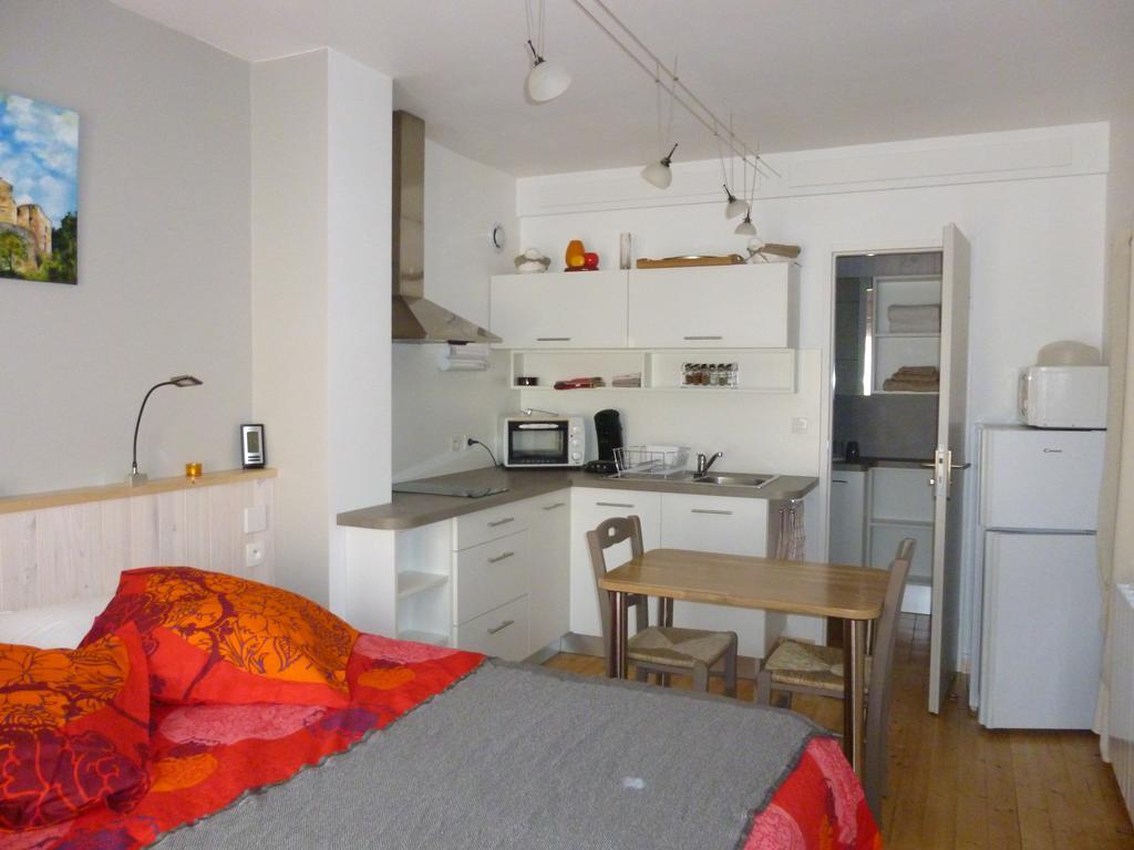 Aux Blanches Pierres Apartment Fumel Bagian luar foto